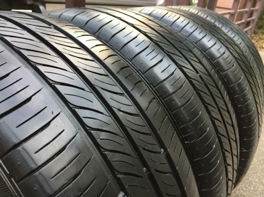 ยาง Dunlop 205 55 16 ปี17 ดอกเต็ม ไม่มีปะ เนื้อนิ่มๆ ใช้ยาว ราคาไม่แพง