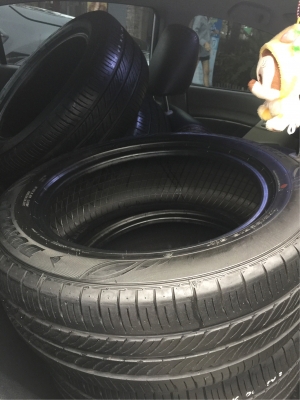 ยาง Dunlop 205 55 16 ปี17 ดอกเต็ม ไม่มีปะ เนื้อนิ่มๆ ใช้ยาว ราคาไม่แพง