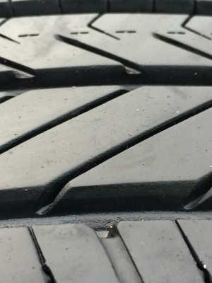 ยาง Goodyear 215 60 16 ปลายปี17 ดอกเต็ม ไม่มีปะ เนื้อนิ่มๆ ใช้ยาว ราคาไม่แพง