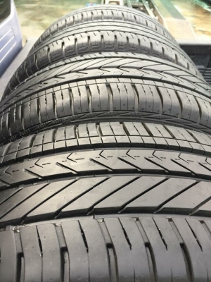ยาง Goodyear 215 60 16 ปลายปี17 ดอกเต็ม ไม่มีปะ เนื้อนิ่มๆ ใช้ยาว ราคาไม่แพง