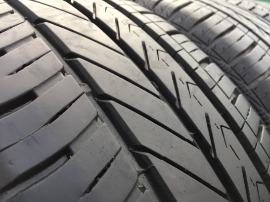 ยาง Goodyear 215 60 16 ปลายปี17 ดอกเต็ม ไม่มีปะ เนื้อนิ่มๆ ใช้ยาว ราคาไม่แพง