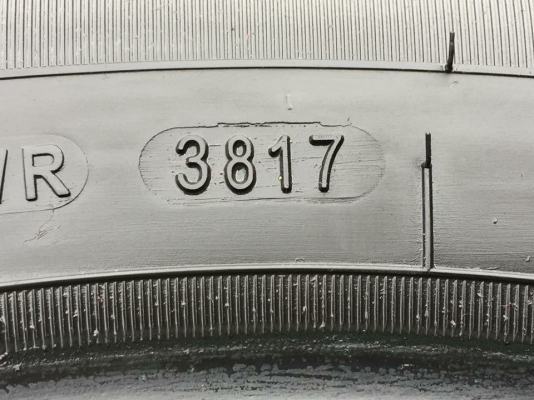 ยาง Goodyear 215 60 16 ปลายปี17 ดอกเต็ม ไม่มีปะ เนื้อนิ่มๆ ใช้ยาว ราคาไม่แพง