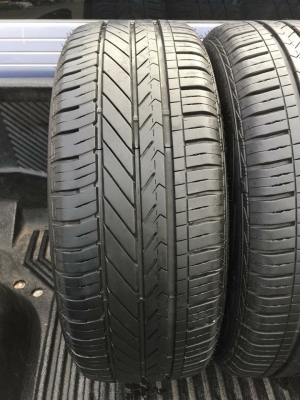 ยาง Goodyear 215 60 16 ปลายปี17 ดอกเต็ม ไม่มีปะ เนื้อนิ่มๆ ใช้ยาว ราคาไม่แพง