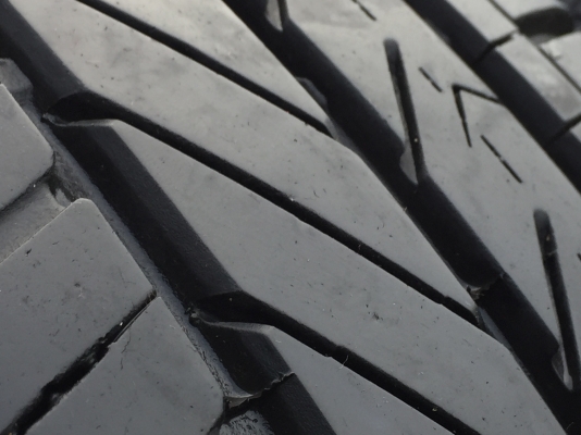 ยาง Goodyear 215 60 16 ปลายปี17 ดอกเต็ม ไม่มีปะ เนื้อนิ่มๆ ใช้ยาว ราคาไม่แพง