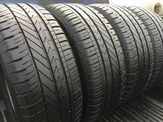 ยาง Goodyear 215 60 16 ปลายปี17 ดอกเต็ม ไม่มีปะ เนื้อนิ่มๆ ใช้ยาว ราคาไม่แพง