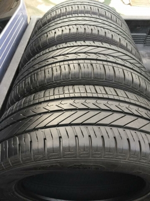 ยาง Goodyear 215 60 16 ปลายปี17 ดอกเต็ม ไม่มีปะ เนื้อนิ่มๆ ใช้ยาว ราคาไม่แพง