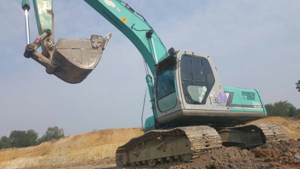 ขายด่วน KOBELCO SK200 MART SIX YN10 สภาพพร้อมใช้งาน เครื่องปั้มดี ไฟฟ้าสมบูรณ์ โซ่ช่วงล่างสวย รถพร้อมใช้งาน เอกสารใบแจ้งจำหน่าย สนใจสอบถาม 093 0764943. คุณ ตั้ม