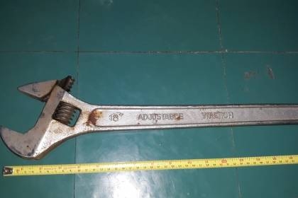 ขายประแจเลื่อนขนาด18&quot; ใหม่เก่าเก็บงานนอก