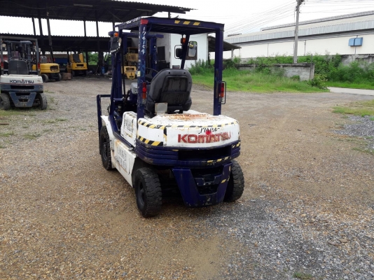 ขายรถยก KOMATSU FD20-11 เครื่องดีเซล 4FE1  เสาสูง 3 เมตร ยกได้ 2 ตัน เกียร์ธรรมดา รถนอกนำเข้า มีเอกสารการนำเข้า ติดต่อ 098-7962549