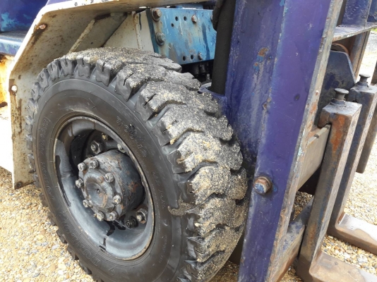 ขายรถยก KOMATSU FD20-11 เครื่องดีเซล 4FE1  เสาสูง 3 เมตร ยกได้ 2 ตัน เกียร์ธรรมดา รถนอกนำเข้า มีเอกสารการนำเข้า ติดต่อ 098-7962549