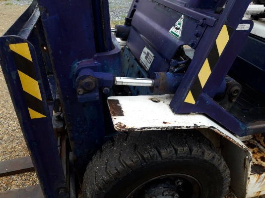 ขายรถยก KOMATSU FD20-11 เครื่องดีเซล 4FE1  เสาสูง 3 เมตร ยกได้ 2 ตัน เกียร์ธรรมดา รถนอกนำเข้า มีเอกสารการนำเข้า ติดต่อ 098-7962549