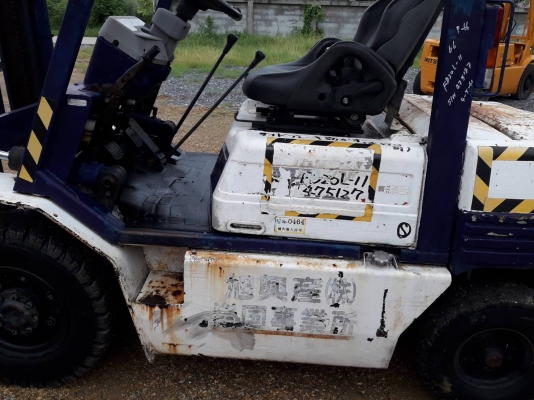ขายรถยก KOMATSU FD20-11 เครื่องดีเซล 4FE1  เสาสูง 3 เมตร ยกได้ 2 ตัน เกียร์ธรรมดา รถนอกนำเข้า มีเอกสารการนำเข้า ติดต่อ 098-7962549