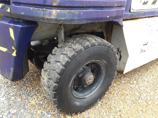 ขายรถยก KOMATSU FD20-11 เครื่องดีเซล 4FE1  เสาสูง 3 เมตร ยกได้ 2 ตัน เกียร์ธรรมดา รถนอกนำเข้า มีเอกสารการนำเข้า ติดต่อ 098-7962549