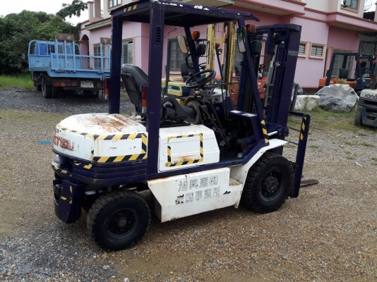 ขายรถยก KOMATSU FD20-11 เครื่องดีเซล 4FE1  เสาสูง 3 เมตร ยกได้ 2 ตัน เกียร์ธรรมดา รถนอกนำเข้า มีเอกสารการนำเข้า ติดต่อ 098-7962549