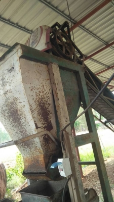 เครื่องอัดอิฐบล็อก