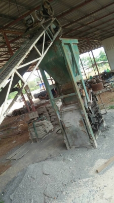 เครื่องอัดอิฐบล็อก