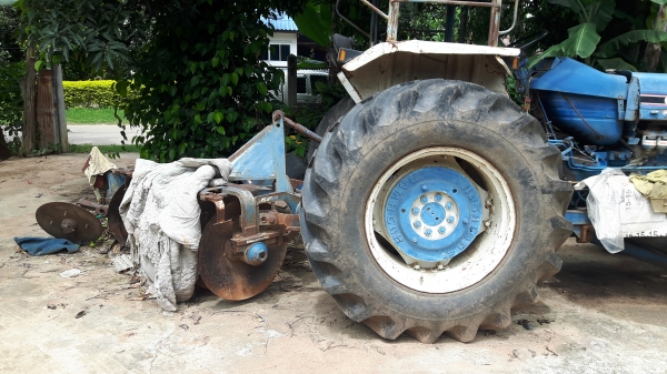 ขายด่วน แทรกเตอร์FORD นิวฮอนแลน6600เสื้อสายสวยๆบ้านๆอุปกรณ์ดันหน้าหางเจ็ดCMT