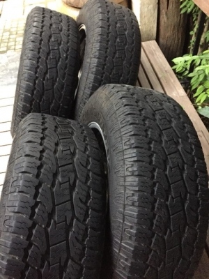 ยาง toyo opencoutry at 265 65 18 พร้อมล้อ ยางสวยกลางปี 16ดอกเสมอแก้มสวย ถ่วงแล้ว 4ล้อพรัอมใส่ครับ ล้อ18 กว้าง 9 นิ้ว ออฟ 0ครับ