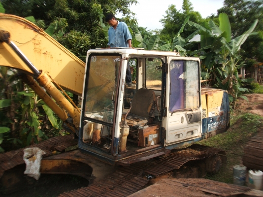 ขายแยกชิ้นส่วนรถแบคโฮ PC 200-5 โคมัตสุ ต้องการชิ้นไหนแบ่งขายทันที ยกคันราคา 450,000 บาท ต่อรองได้