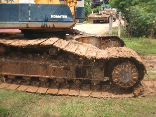 ขายแยกชิ้นส่วนรถแบคโฮ PC 200-5 โคมัตสุ ต้องการชิ้นไหนแบ่งขายทันที ยกคันราคา 450,000 บาท ต่อรองได้