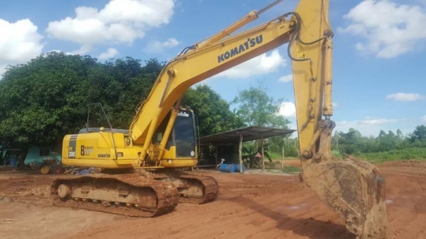 ขาย 1,450,000 KOMATSU pc 200-7 เอกสารแจ้งจำหน่าย ทำงาน 11,000 ชม. ไฟฟ้าครบ เครื่องดีมาก ปั้มแรงสุด เอวแน่น ช่วงล่างสวย รถสวยพร้อมใช้ รถอยู่ อุดร 090-772-3710 090-772-3708