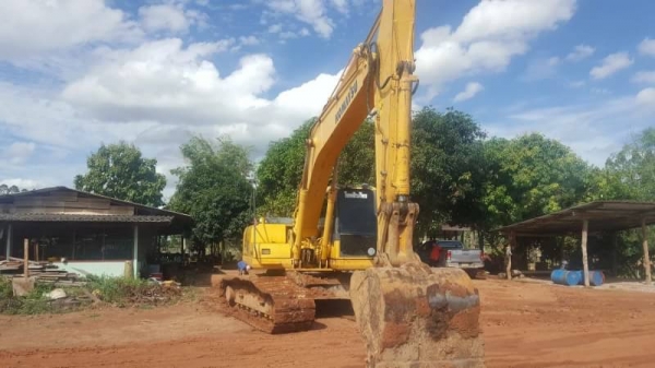 ขาย 1,450,000 KOMATSU pc 200-7 เอกสารแจ้งจำหน่าย ทำงาน 11,000 ชม. ไฟฟ้าครบ เครื่องดีมาก ปั้มแรงสุด เอวแน่น ช่วงล่างสวย รถสวยพร้อมใช้ รถอยู่ อุดร 090-772-3710 090-772-3708