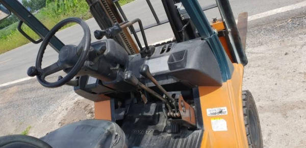 ขายด่วนรถยกTOYOTA7FG15ยก1.5ตันเสาสูง3เมตรยางตันใหม่4เส้นรถนอกนำเข้ายังไม่เคยใช้งานในเมืองไทยเลย ขายด่วนรถยกTOYOTA7FG15ยก1.5ตันเสาสูง3เมตรยางตันใหม่4เส้นรถนอกนำเข้ายังไม่เคยใช้งานในเมืองไทยเลย