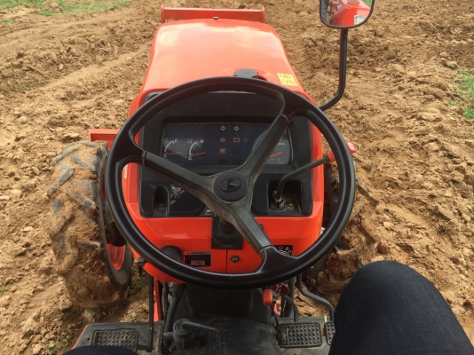 ขายรถไถ คูโบต้า KUBOTA L4508-45 DT ราคา 235000 บาท รถปี 54  มีภาพวีดีโอ รถสภาพสวยพร้อมใช้งานเดิมๆ อุปกรณ์ มีผานดันหน้า ผานหลัง เอกสารทะเบียนชุดโอนพร้อม รถอยู่ที่ อ.สตึก จ.บุรีรัมย์ โทร 089-8451778 081-9972972