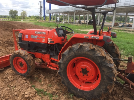 ขายรถไถ คูโบต้า KUBOTA L4508-45 DT ราคา 235000 บาท รถปี 54  มีภาพวีดีโอ รถสภาพสวยพร้อมใช้งานเดิมๆ อุปกรณ์ มีผานดันหน้า ผานหลัง เอกสารทะเบียนชุดโอนพร้อม รถอยู่ที่ อ.สตึก จ.บุรีรัมย์ โทร 089-8451778 081-9972972