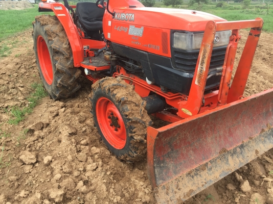 ขายรถไถ คูโบต้า KUBOTA L4508-45 DT ราคา 235000 บาท รถปี 54  มีภาพวีดีโอ รถสภาพสวยพร้อมใช้งานเดิมๆ อุปกรณ์ มีผานดันหน้า ผานหลัง เอกสารทะเบียนชุดโอนพร้อม รถอยู่ที่ อ.สตึก จ.บุรีรัมย์ โทร 089-8451778 081-9972972