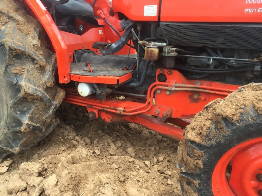 ขายรถไถ คูโบต้า KUBOTA L4508-45 DT ราคา 235000 บาท รถปี 54  มีภาพวีดีโอ รถสภาพสวยพร้อมใช้งานเดิมๆ อุปกรณ์ มีผานดันหน้า ผานหลัง เอกสารทะเบียนชุดโอนพร้อม รถอยู่ที่ อ.สตึก จ.บุรีรัมย์ โทร 089-8451778 081-9972972