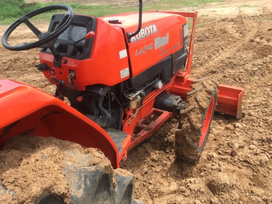 ขายรถไถ คูโบต้า KUBOTA L4508-45 DT ราคา 235000 บาท รถปี 54  มีภาพวีดีโอ รถสภาพสวยพร้อมใช้งานเดิมๆ อุปกรณ์ มีผานดันหน้า ผานหลัง เอกสารทะเบียนชุดโอนพร้อม รถอยู่ที่ อ.สตึก จ.บุรีรัมย์ โทร 089-8451778 081-9972972
