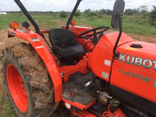 ขายรถไถ คูโบต้า KUBOTA L4508-45 DT ราคา 235000 บาท รถปี 54  มีภาพวีดีโอ รถสภาพสวยพร้อมใช้งานเดิมๆ อุปกรณ์ มีผานดันหน้า ผานหลัง เอกสารทะเบียนชุดโอนพร้อม รถอยู่ที่ อ.สตึก จ.บุรีรัมย์ โทร 089-8451778 081-9972972