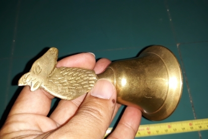 ขายกระดิ่งทองเหลืองหัวสัตว์งานเก่านอก อันละ450บาท
