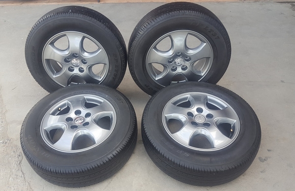 ขายล้อTOYOTA VIGO 16 ยางปี15  4 ล้อ