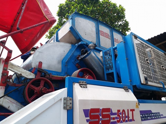 ขายรถเกี่ยวข้าวศักดิ์พัฒนาSS501 ปี52เครื่องอีซูซู230เทอร์โบว์ ช่วงล่าง10 ช่วงล่างดี