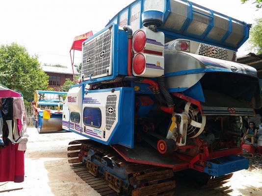 ขายรถเกี่ยวข้าวศักดิ์พัฒนาSS501 ปี52เครื่องอีซูซู230เทอร์โบว์ ช่วงล่าง10 ช่วงล่างดี