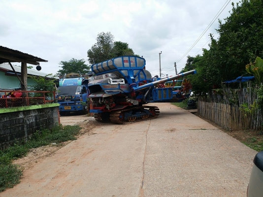 ขายรถเกี่ยวข้าวศักดิ์พัฒนาSS501 ปี52เครื่องอีซูซู230เทอร์โบว์ ช่วงล่าง10 ช่วงล่างดี