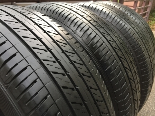 ยาง Dunlop 215 65 16 ปี17 ดอกเต็ม ใช้ยาว ราคาไม่แพง ยาง Dunlop 215 65 16 ปี17 ดอกเต็ม ใช้ยาว ราคาไม่แพง