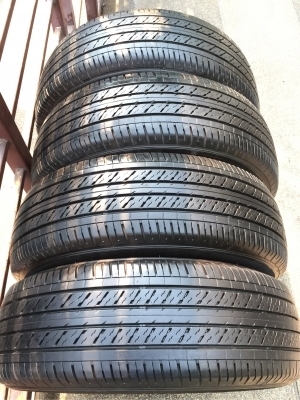 ยาง Dunlop 215 65 16 ปี17 ดอกเต็ม ใช้ยาว ราคาไม่แพง