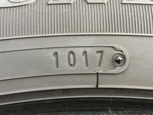 ยาง Dunlop 215 65 16 ปี17 ดอกเต็ม ใช้ยาว ราคาไม่แพง