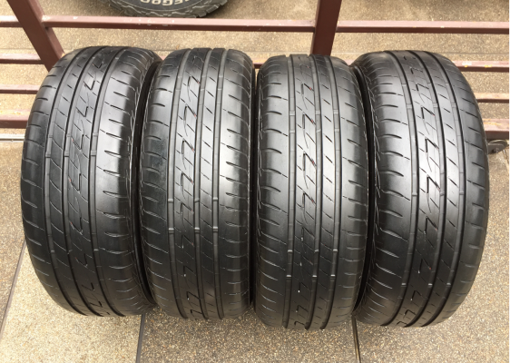 ยาง Bridgestone 215 60 16 สิ้นปี16 ดอกเต็ม เนื้อนิ่มๆ ใช้ยาว ราคาไม่แพง