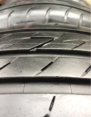 ยาง Bridgestone 215 60 16 สิ้นปี16 ดอกเต็ม เนื้อนิ่มๆ ใช้ยาว ราคาไม่แพง