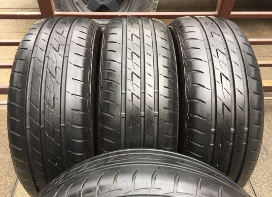 ยาง Bridgestone 215 60 16 สิ้นปี16 ดอกเต็ม เนื้อนิ่มๆ ใช้ยาว ราคาไม่แพง