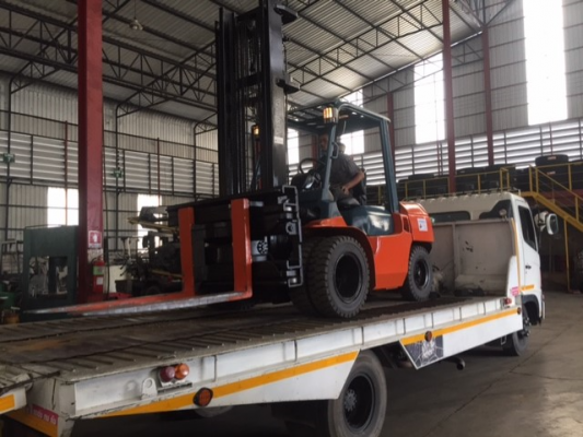 ขาย เช่า ซ่อม โฟล์คลิฟท์ ดีเซล เบนซิน แก๊ส ไฟฟ้า จำหน่ายยางตัน เปลี่ยนคลัช ฟิตเครื่อง เปลี่ยนเสา ติดตังสไลด์ชิฟ โรเตเตอร์ นำเข้าจากบริษัทโคมัตสุประเทศญี่ปุ่นโดยตรงและจัดจำหน่ายโดย บริษัท ชัยเสรียานยนต์ จำกัด ติดต่อโดยตรงที่ 086-0801238 038-589290ทางบริษัท