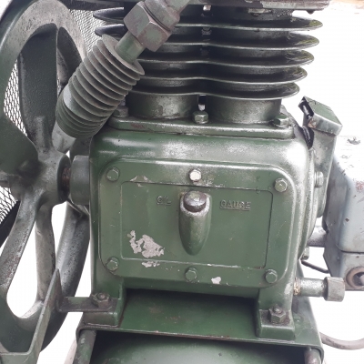 ปั้มลมลุกสุบ Iwata