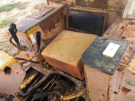 แทรคเตอร์ CAT D4E เครื่อง43V ตีนเป็ด เกียร์ตัด ใบมีดเอียงได้ ใช้งานได้ดี ลงงานได้เลย เอกสารซื้อขาย