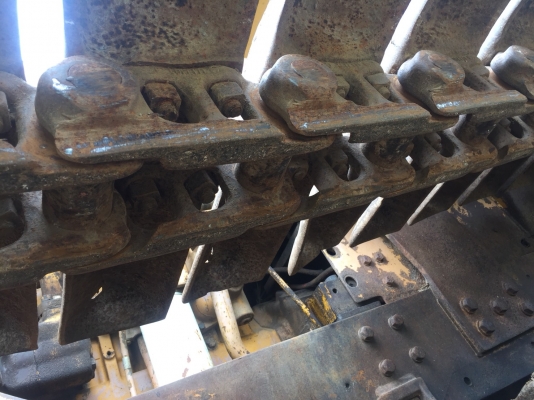 แทรคเตอร์ CAT D4E เครื่อง43V ตีนเป็ด เกียร์ตัด ใบมีดเอียงได้ ใช้งานได้ดี ลงงานได้เลย เอกสารซื้อขาย