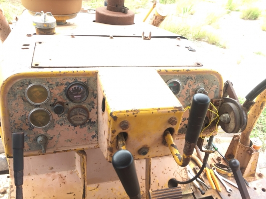 แทรคเตอร์ CAT D4E เครื่อง43V ตีนเป็ด เกียร์ตัด ใบมีดเอียงได้ ใช้งานได้ดี ลงงานได้เลย เอกสารซื้อขาย