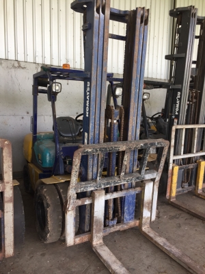 ขายด่วน รถฟอร์คลิฟต์ 3ตัน ยกได้ 6 เมตร. สภาพดี พร้อมใช้. เอกสารพร้อม. ติดต่อ. 0910617179